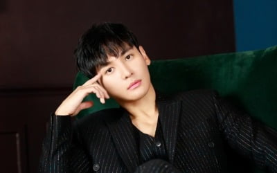 Taehyung Kim performs romantic comedy play 'Changing Partner'