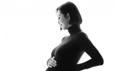 Ji So-yeon, photo shoot with daughter she obtained through hard times