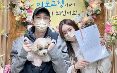 Sleepy, marriage registration stamped after 1 year of marriage