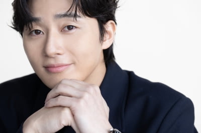 'Dream' Park Seo-joon "It wasn't easy to approach IU because she was a fan"