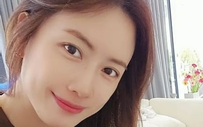 Hong Eun-hee, bare face more beautiful than flowers