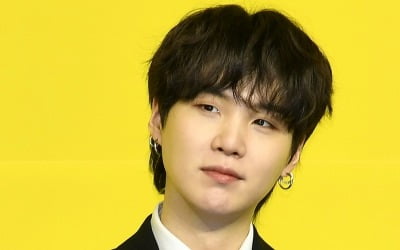 Suga postpones fan signing event to mourn the late Moonbin