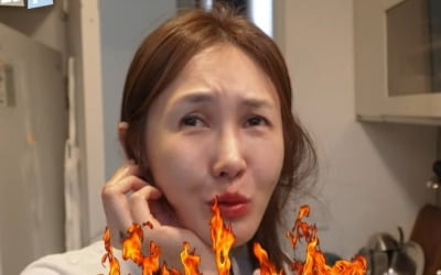 Yoon Hye-jin with frowning brows, seriously scolds Uhm Tae-woong