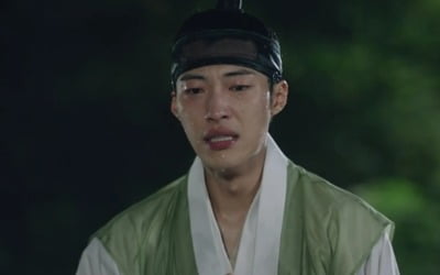 Woo Do-hwan and Kim Ji-yeon attack assassins