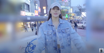 Mina shows off her S-line even after eating an entire pizza