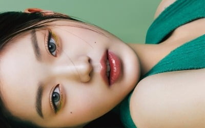 Ive Jang Won-young, 'Visual Man' spring goddess descends
