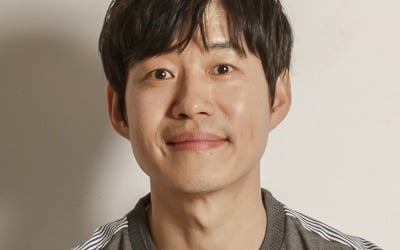 Yoo Jun-sang represents Entertainment.