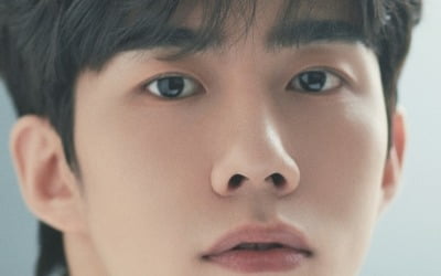 Son Woo-hyun returns to the theater stage after 5 years with 'Teveland'