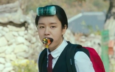 Ahn Eun-jin, response to threatening power with a roundhouse kick
