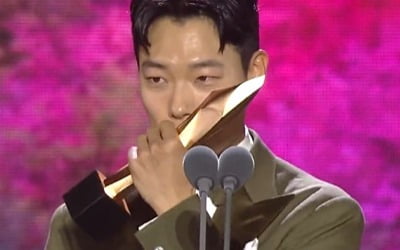 Ryu Jun-yeol, Best Male Actor Award, "Jung Woo-sung is among the candidates..."