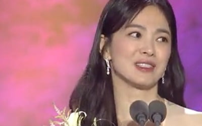 Song Hye-kyo, Best Female Award 'Crying' for 'The Glory'