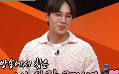 Lee Seok-hoon's heart flutters as he watches his ballerina wife tie her shoes