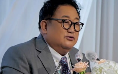 Lee Yong-sik makes 'bombshell remarks' during his daughter's officiating speech