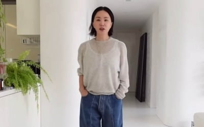 '54-year-old' Uhm Jung-hwa, “I'm dragging my jeans around”