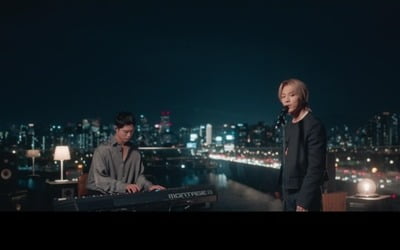 Park Bo-gum plays the keyboard, the sun sings, and a fantastic melody