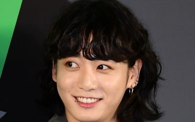 Ministry of Foreign Affairs employee fined for selling BTS Jungkook hats