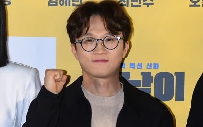 Park Seong-kwang signs an exclusive contract with 'Moongchin Project'