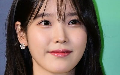 IU, another 100 million won gift, a warm hand on Children's Day