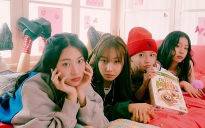 Fifty Fifty becomes the first girl group to enter the 'Official Single Chart Top 10'