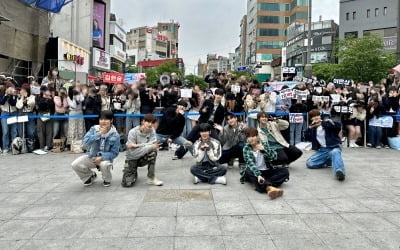 YOUNITE, hot response to pre-release of title song 'WATERFALL'