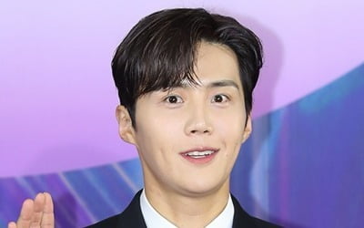 Kim Seon-ho donates fan meeting profits to self-reliant youth