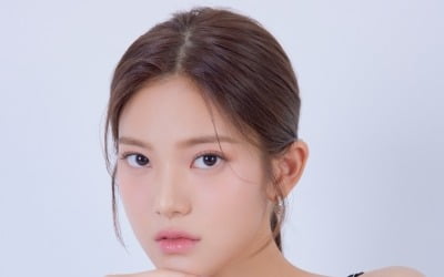 MINSEO, black, white visuals with contrasting moods