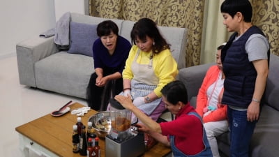 Jang Mi-hwa and Hye-eun were scammed by their beloved younger brother.