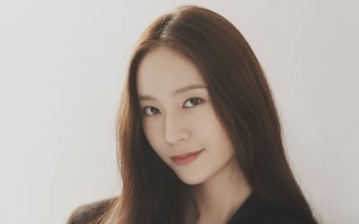 Jeong Soo-jung makes her first Cannes appearance with director Ji-woon Kim's 'Cobweb'