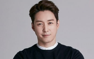 Shim Hyung-tak and Saya have a double wedding ceremony ahead of their wedding.