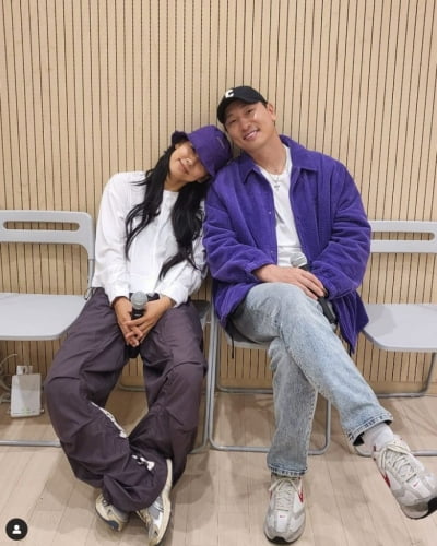 Hyori Lee, a friendly pose with Rhymer