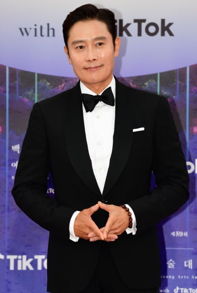 Lee Byung-hun pays all costs for BH's 'Vietnam Workshop'