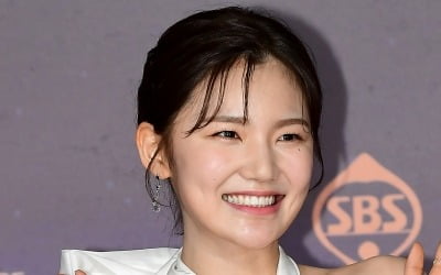 'Ji Woo-hak' and 'Cheer Up' Lee Eun-sam, Ghost Studio