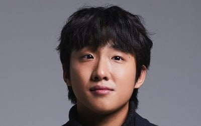 Rookie Hong Sa-bin goes to Cannes with Song Joong-ki for 'The Hwaran'