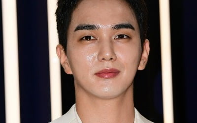Yoo Seung-ho, who joined YG, makes his first entertainment appearance in 25 years since his debut