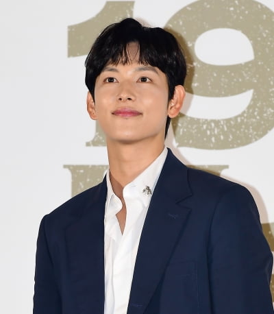 Im Siwan, “6% body fat, the first time I've seen this in my life”