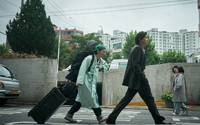 The movie 'Dr. 'Cheon And Lost Talisman', indigenous materials and attractions with modern sensibility