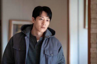 Kim Rae-won has begun the search for a smoking gun