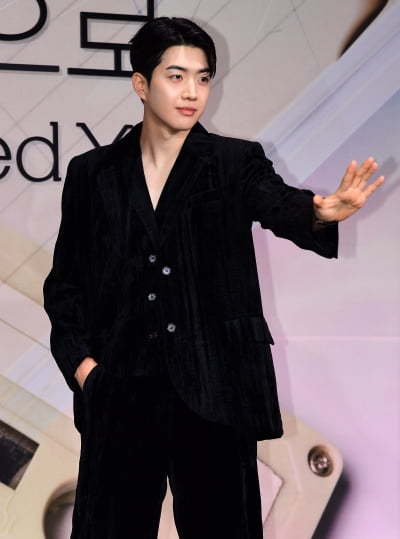 [TEN포토] 강훈 '90년대 감성으로'