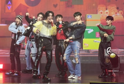 [TEN포토] 보이넥스트도어 '지코PD랑 더 친해져'