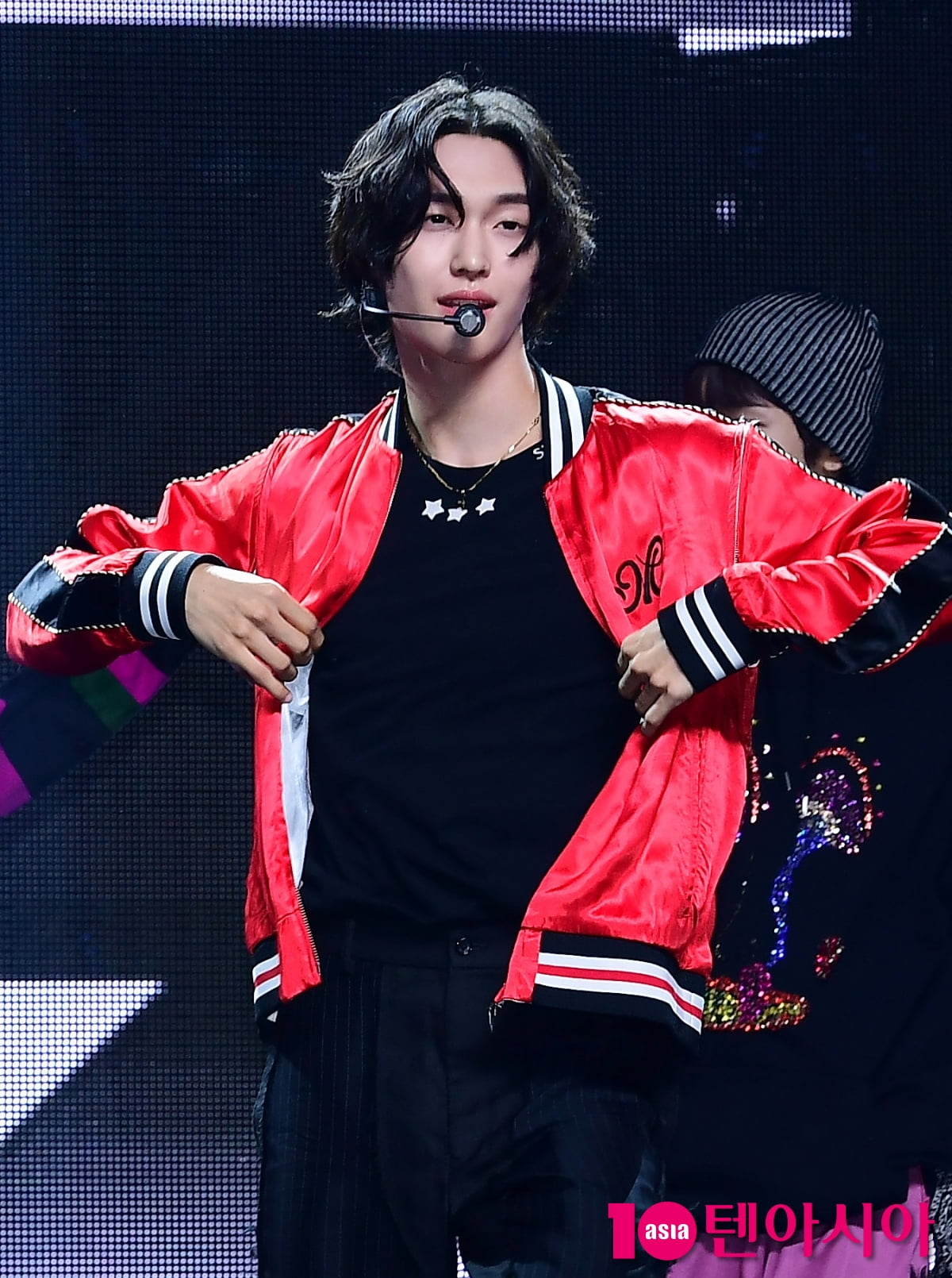 [TEN포토] 라이즈 원빈 '강렬한 레드'