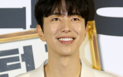 [TEN포토] 윤현민 '스윗한 미소'