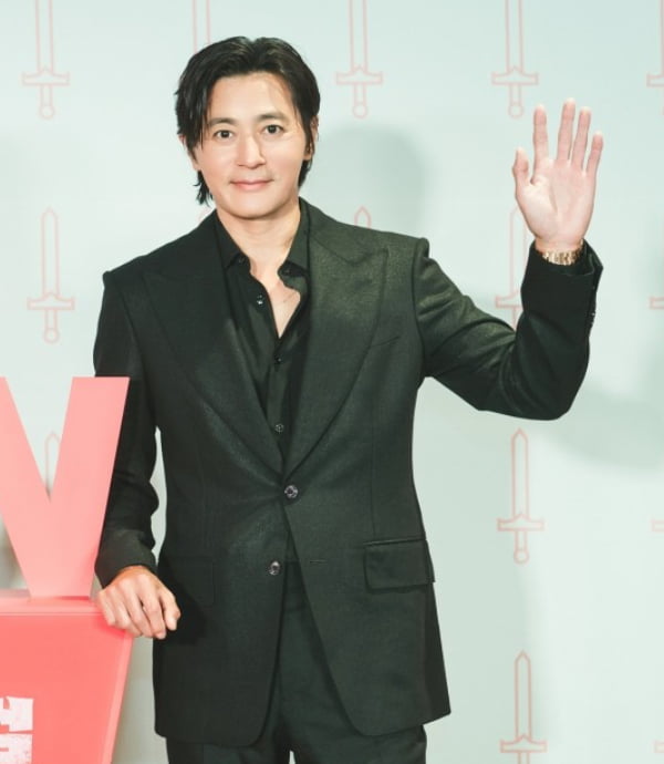 '광복절 日여행' 장동건 "'아라문의 검', 불안하고 예민함 표현해"