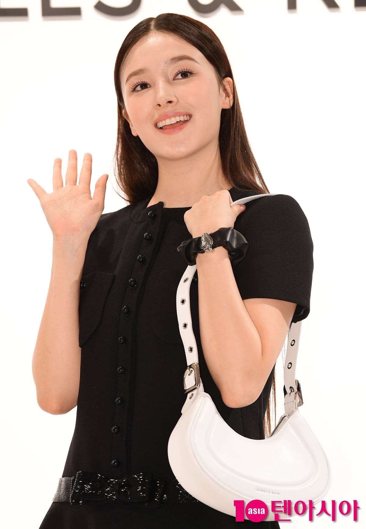 [TEN포토] 낸시 '손 흔드는 인형'