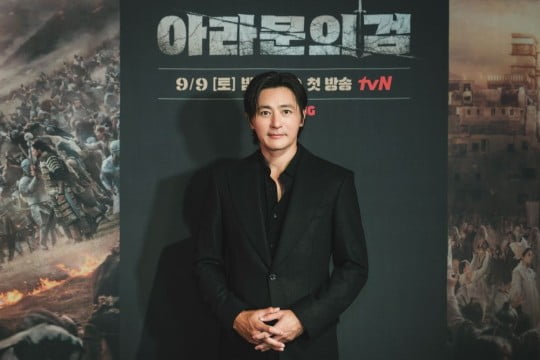 [종합] 송중기♥김지원→이준기·신세경…8년 후, 피 튀기는 연기대결('아라문의 검')