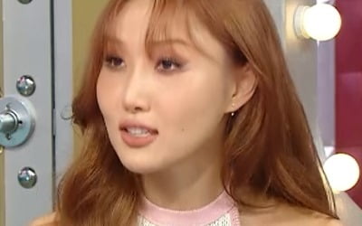 Hwasa had a tattoo on her face