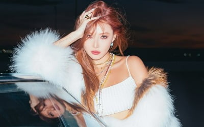 Hwasa said about her chemistry with Psy, "It's nothing to worry about."