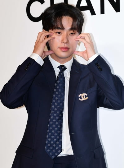 [TEN포토] 박정민 '순수한 양볼하트'