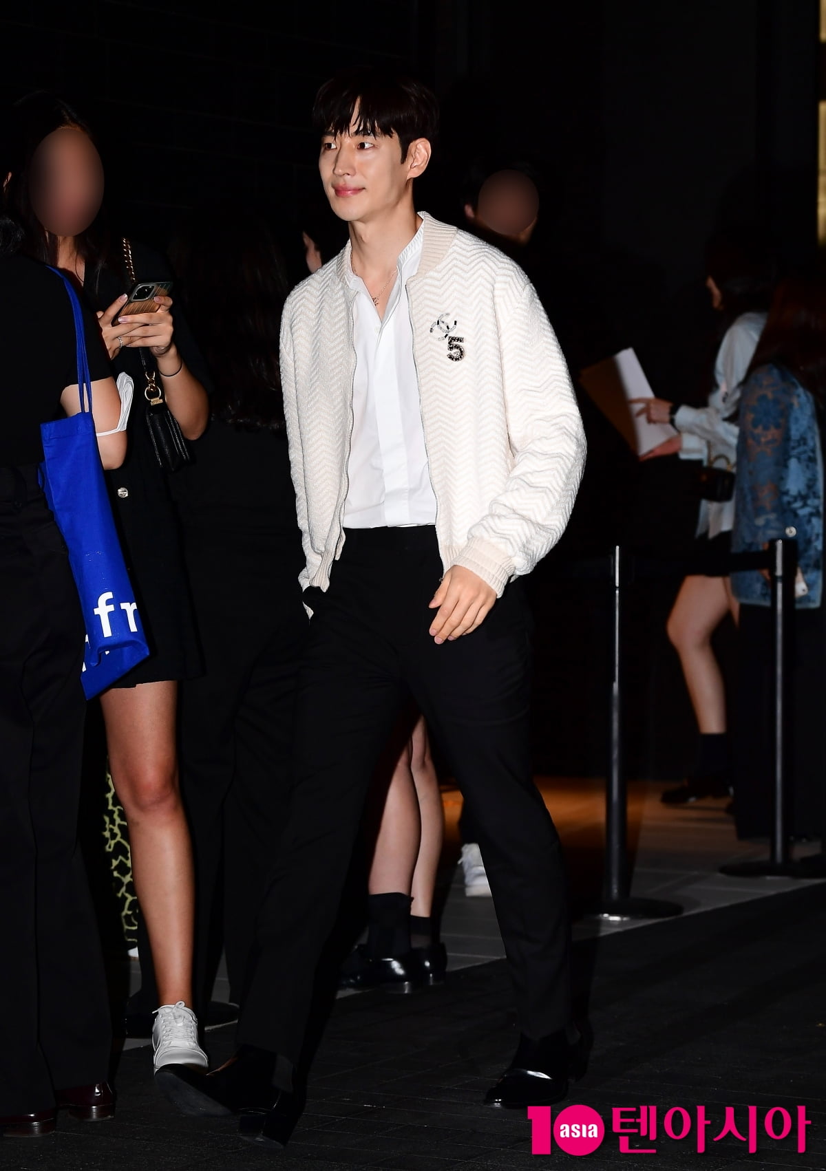 [TEN포토] 이제훈 '영화 한 장면처럼'
