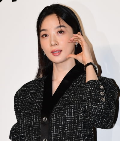 [TEN포토] 이청아 '러블리 하트'