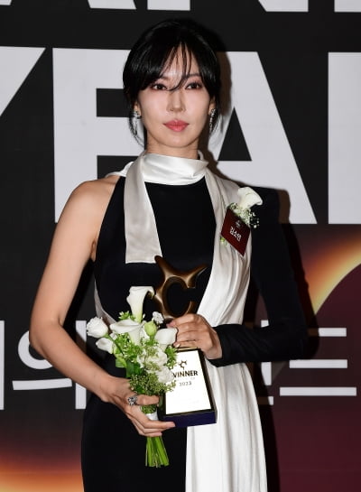 [TEN포토] 김소연 '올해의 여자배우 수상'